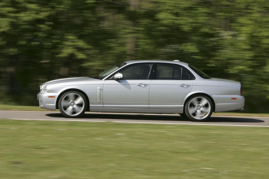  Jaguar XJR 2006 года  (фото 2 из 5)